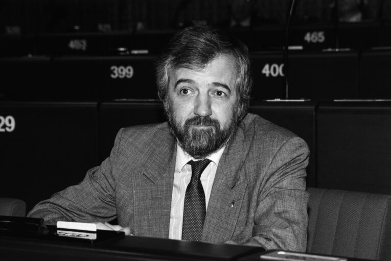 MEP Henry Bell McCUBBIN attends a plenary session in Strasbourg in October 1989