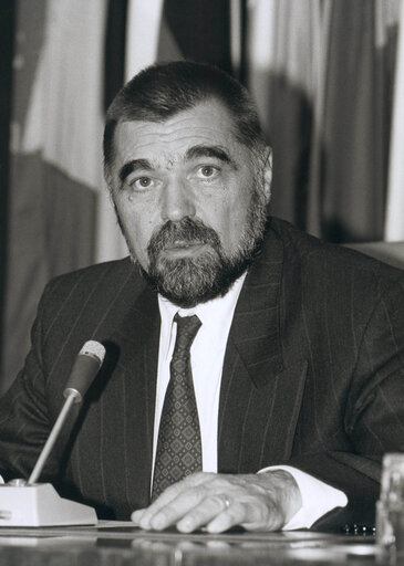 Photo 9: Stjepan (Stipe) MESIC, President of Yugoslavia visits the European Parliament in Strasbourg