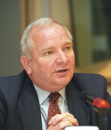 Fotografija 24: MEP Joseph DAUL  attends a press conference in Brussels