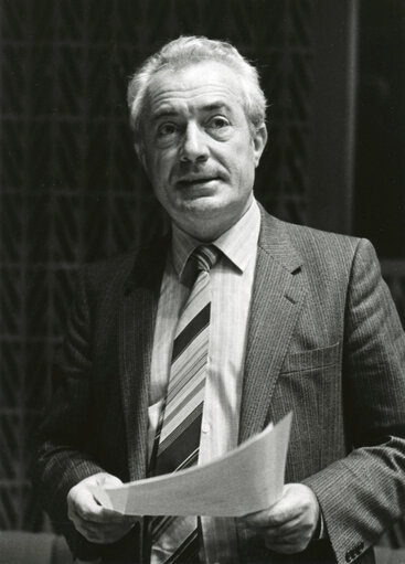 Maurice MARTIN speaks in plenary session in October 1982