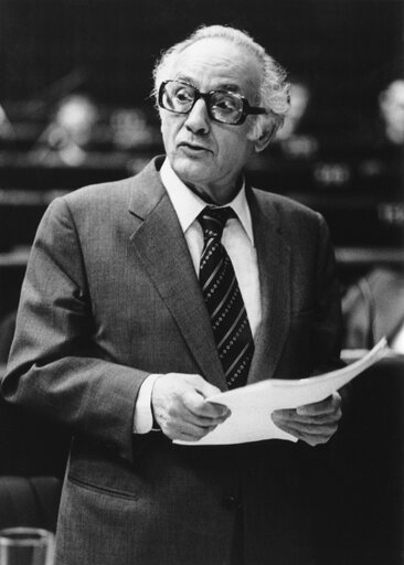 European Commissioner for Transport Giorgios CONTOGEORGIS speaks in plenary session in May 1982