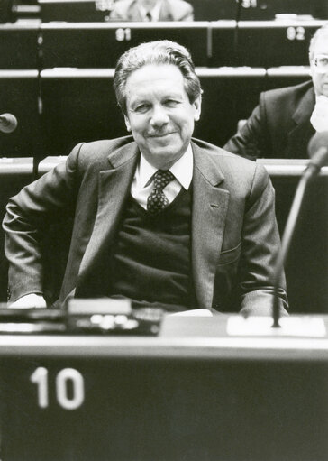 Flaminio PICCOLI attends a plenary session in February 1984