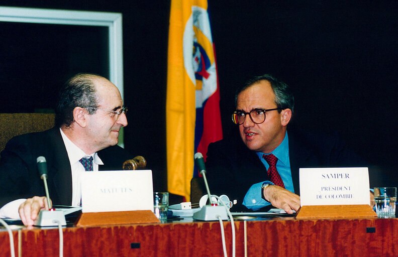 Foto 5: EP President meets with the President of Colombia.