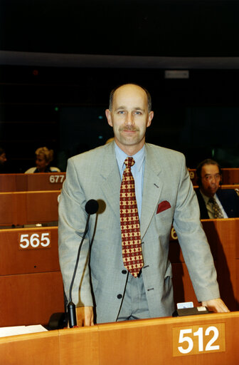 Foto 19: Peter SKINNER in plenary session in Brussels