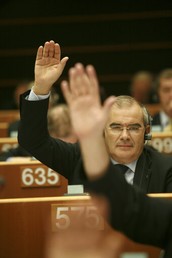 Foto 5: Sebastiano SANZARELLO in plenary session in Brussels.