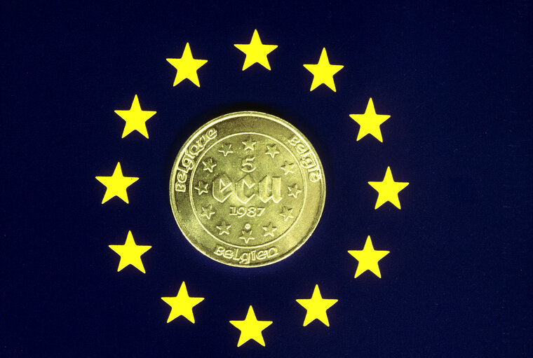 Fotografia 3: Illustrations of the ECU currency project in 1990