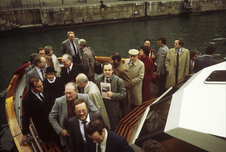 Extraordinary meeting of the TRAN Committee in Genova from 21 to 23 November 1984