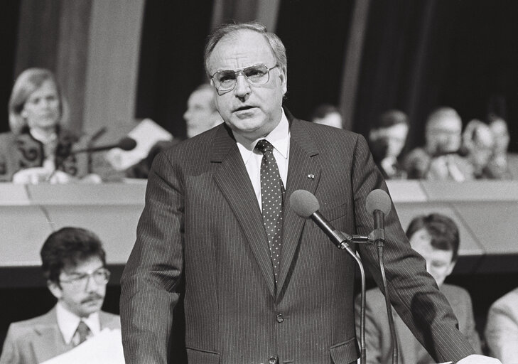 Foto 4: Visit of German Chancellor Helmut KOHL to European Parliament