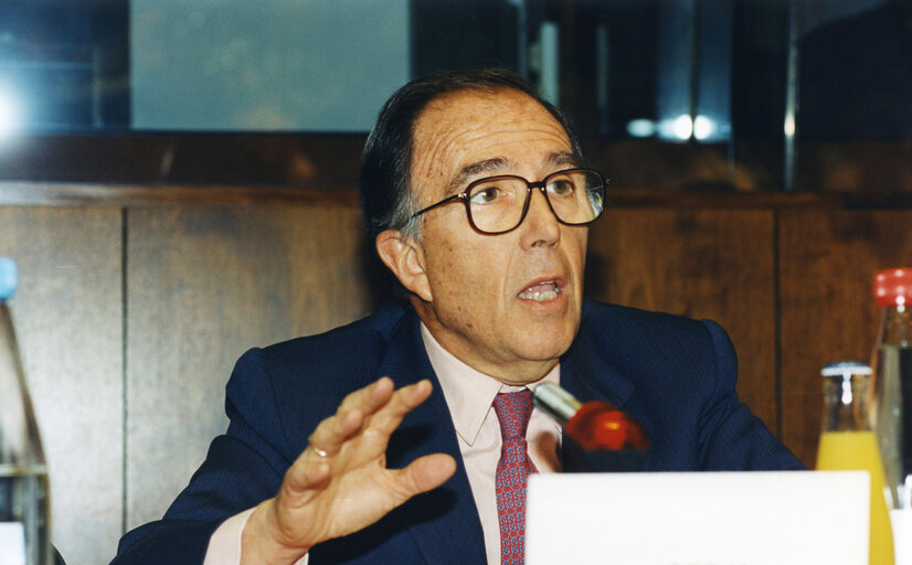 Zdjęcie 48: Marcelino OREJA in a meeting at the EP in Strasbourg.