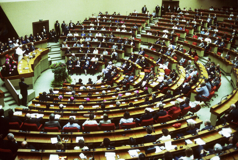 Visit of Pope Jean-Paul II to the EP in Luxembourg.