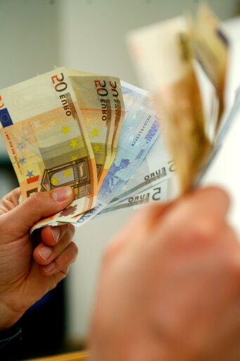 Fotografia 13: Euro - coins, banknotes, money and payments