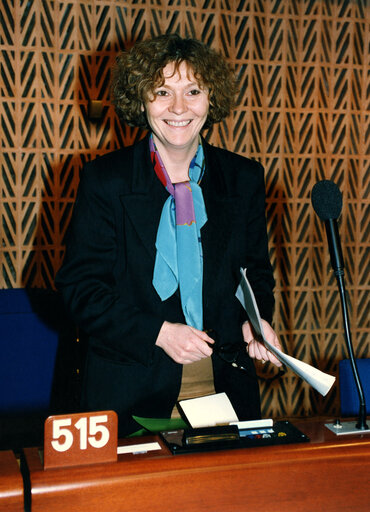 Fotografia 4: MEP Marguerite-Marie DINGUIRARD attends a plenary session in Strasbourg in January 1993