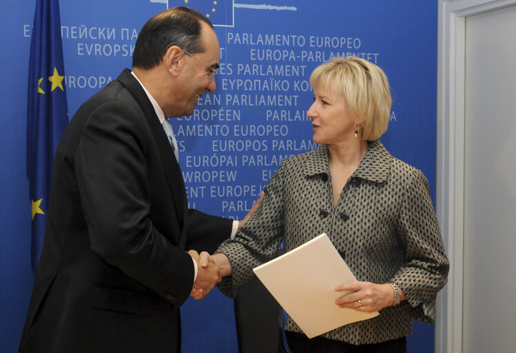 Снимка 15: Signing ceremony for a  political declaration on communicating Europe.