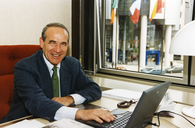 Suriet 3: Portrait of Roberto SPECIALE at the EP in Strasbourg.