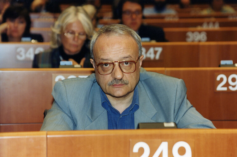 Foto 28: Rinaldo BONTEMPI in plenary session in Brussels