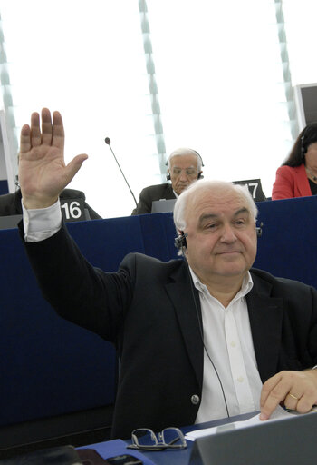 Valokuva 1: Bernard LEHIDEUX in Plenary Session in Strasbourg.