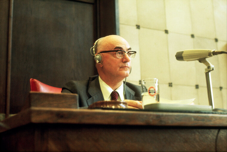 Valokuva 16: Giovanni BERSANI in plenary session in Strasbourg.