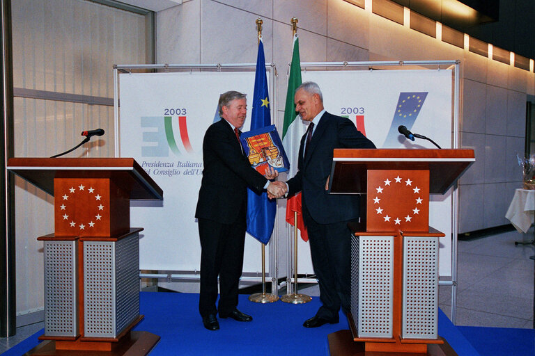 Foto 12: EP President and President of Italian Senate, inaugurate the sculpture Zenith in the ASP building