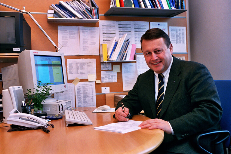 Valokuva 29: Portrait of Paul RUBIG at the EP in Brussels.