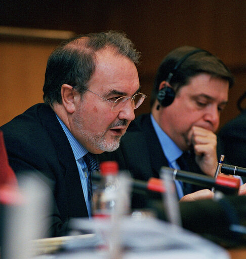 Fotografia 8: ECON Committee meeting in Brussels - Exchange of views with the Commissioner in charge of Economic and Financial Affairs