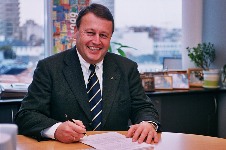 Valokuva 27: Portrait of Paul RUBIG at the EP in Brussels.