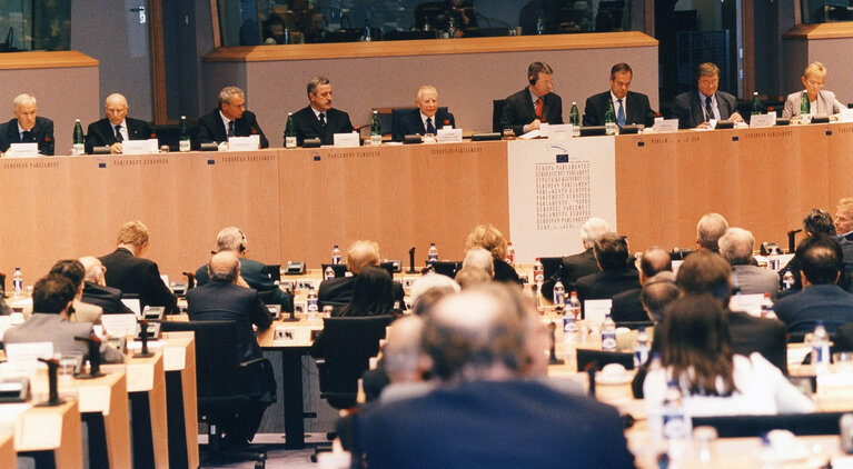 Zdjęcie 6: Italy's President Carlo Azeglio CIAMPI briefs the Conference of Presidents over the Intergovermental Conference