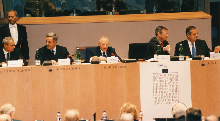 Zdjęcie 7: Italy's President Carlo Azeglio CIAMPI briefs the Conference of Presidents over the Intergovermental Conference