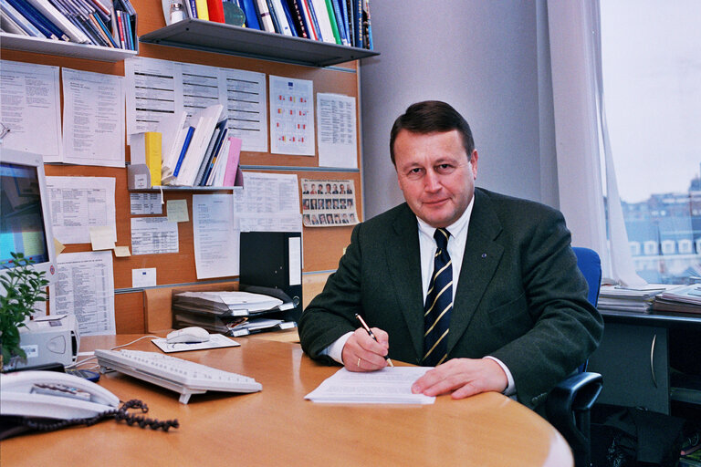 Valokuva 26: Portrait of Paul RUBIG at the EP in Brussels.