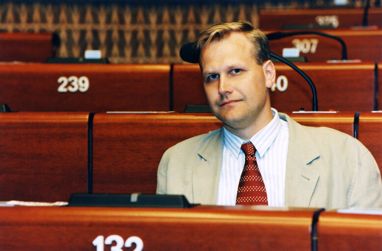 Foto 2: Jonas SJOSTEDT in Plenary Session in Strasbourg.