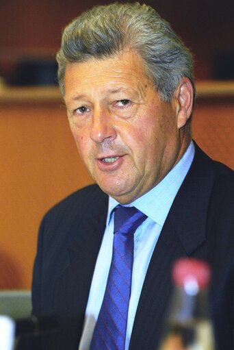 Fotografija 34: MEP Robert STURDY attends a meeting in Brussels