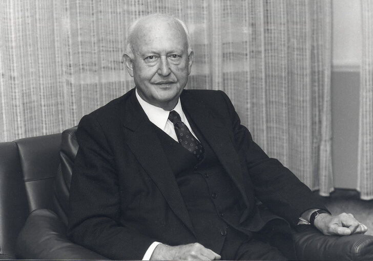 Photo 15: Pierre PFLIMLIN, EP President, in 1984