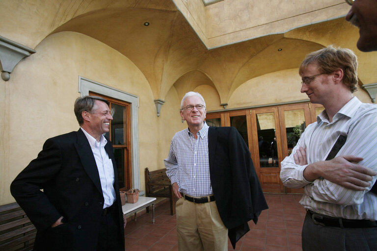 Foto 22: Hans-Gert POETTERING, EP President, makes an official visit to South Africa - EP President at the Castello Di Monte restaurant in Pretoria,