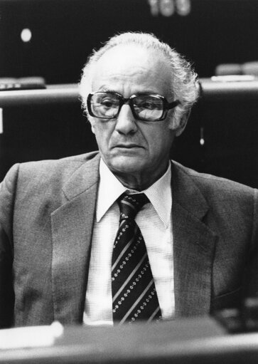 European Commissioner for Transport Giorgios CONTOGEORGIS speaks in plenary session in May 1982