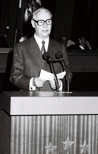 Photo 6: The 1989 SAKHAROV Prize is awarded to Alexander DUBCEK