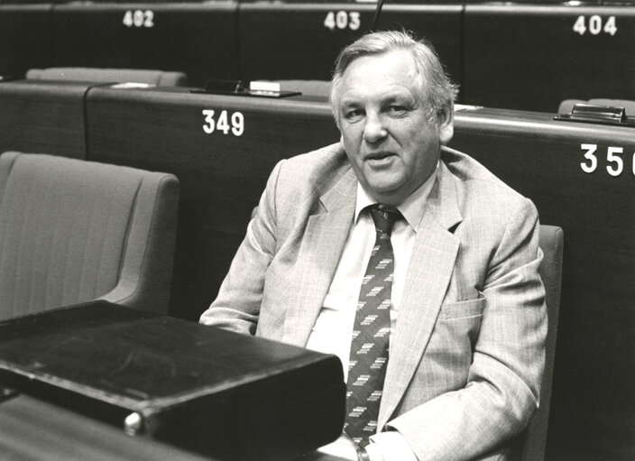 Sjouke JONKER attends a plenary session in November 1982