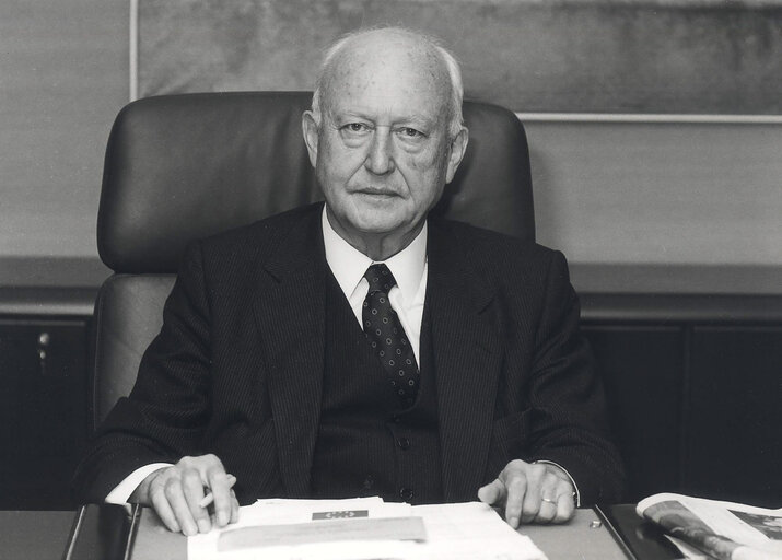 Photo 14: Pierre PFLIMLIN, EP President, in 1984