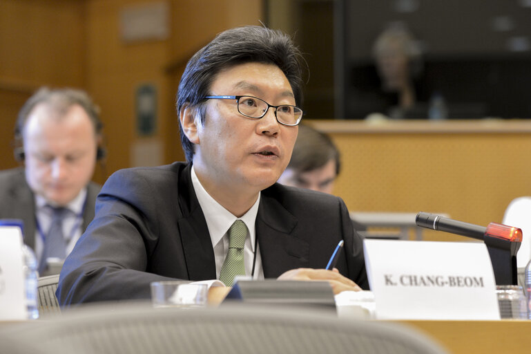 Fotografija 4: INTA  - Exchange of views with Ambassador of the Republic of Korea to the European Union