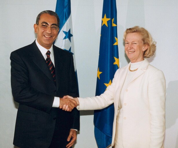 Φωτογραφία 5: EP President meets with the President of Honduras.