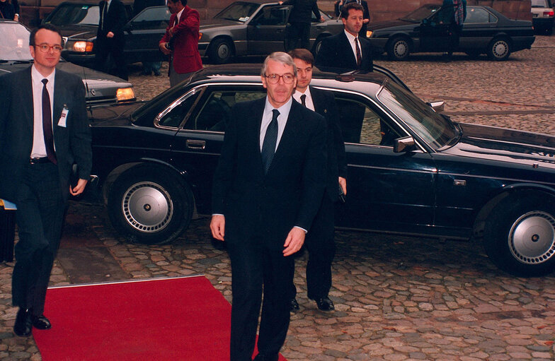 Zdjęcie 5: British Prime Minister John MAJOR makes an official visit to the EP in Strasbourg in 1992