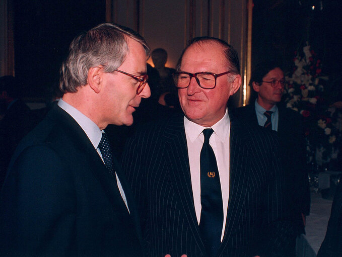 Zdjęcie 4: British Prime Minister John MAJOR makes an official visit to the EP in Strasbourg in 1992