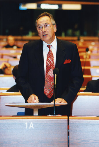 Billede 6: Tony A. CUNNINGHAM in plenary session in Strasbourg.