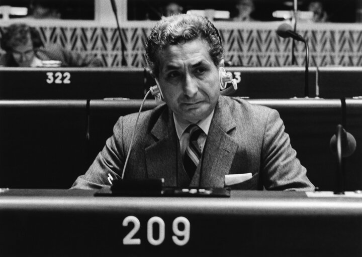 Diego NOVELLI attends a plenary session in October 1984