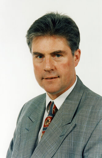 Φωτογραφία 2: Portrait of MEP Stephen HUGHES in Strasbourg in 1993