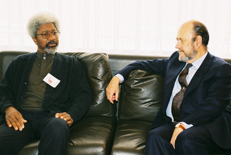 Fotagrafa 2: EP President meets with Nobel Prize winning writer Wole SOYINKA