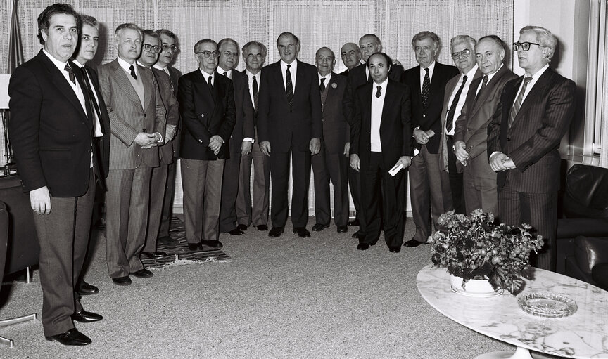 Suriet 24: Meeting in February 1989