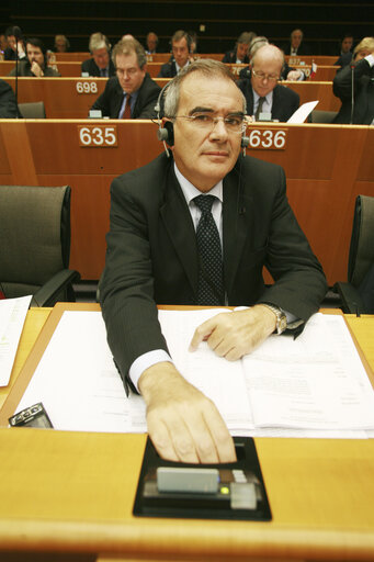 Foto 2: Sebastiano SANZARELLO in plenary session in Brussels.