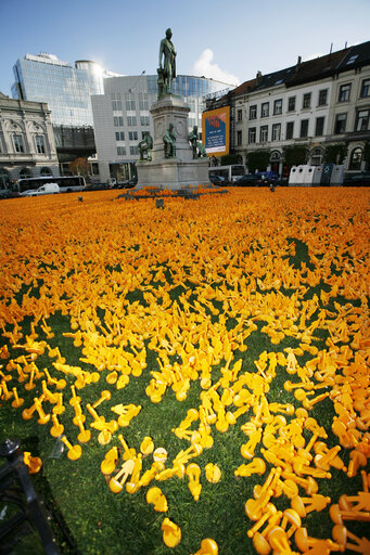 Fotó 2: Flowers on the Luxembourg Place in Brussels representing the signatures for the climate manifesto - A global price on carbon dioxide emissions, support for climate friendly technologies