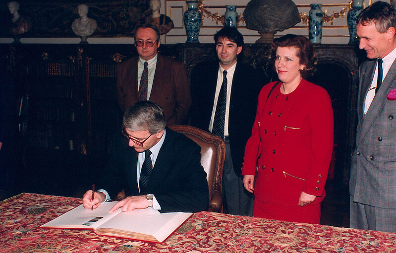 Zdjęcie 6: British Prime Minister John MAJOR makes an official visit to the EP in Strasbourg in 1992