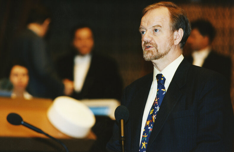 Foto 4: The Foreign Secretary of the UK addresses the EP in Strasbourg.