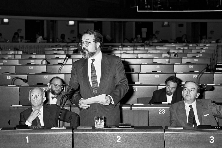 Suriet 3: Spanish Secretary of State Pedro SOLBES addresses a plenary session in Strasbourg at the end of the Spanish Presidency in July 1989